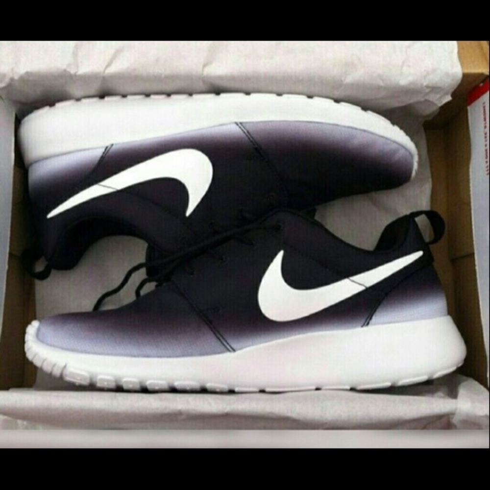 Nike Ombré Roshe Sneakers